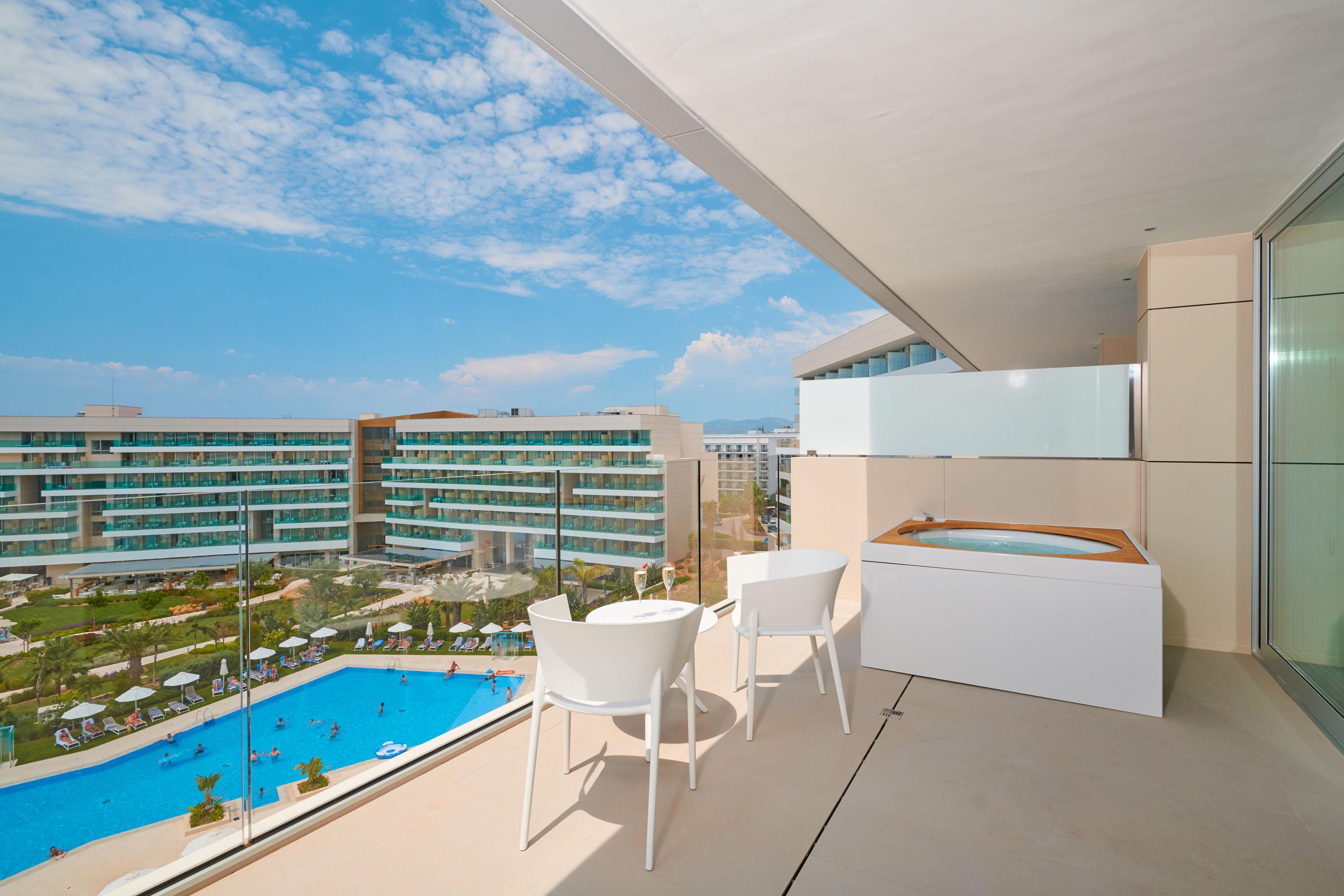 Hipotels Playa De Palma Palace&Spa (Adults Only) Екстериор снимка Balcony of a suite at the Hard Rock Hotel